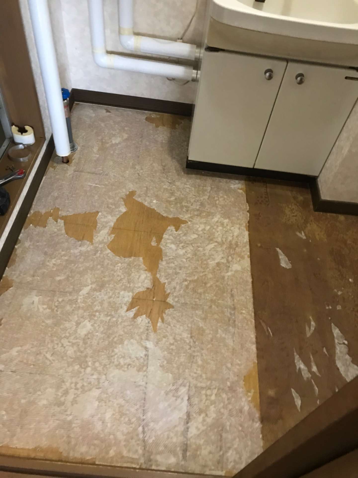アパート内装張替え作業です